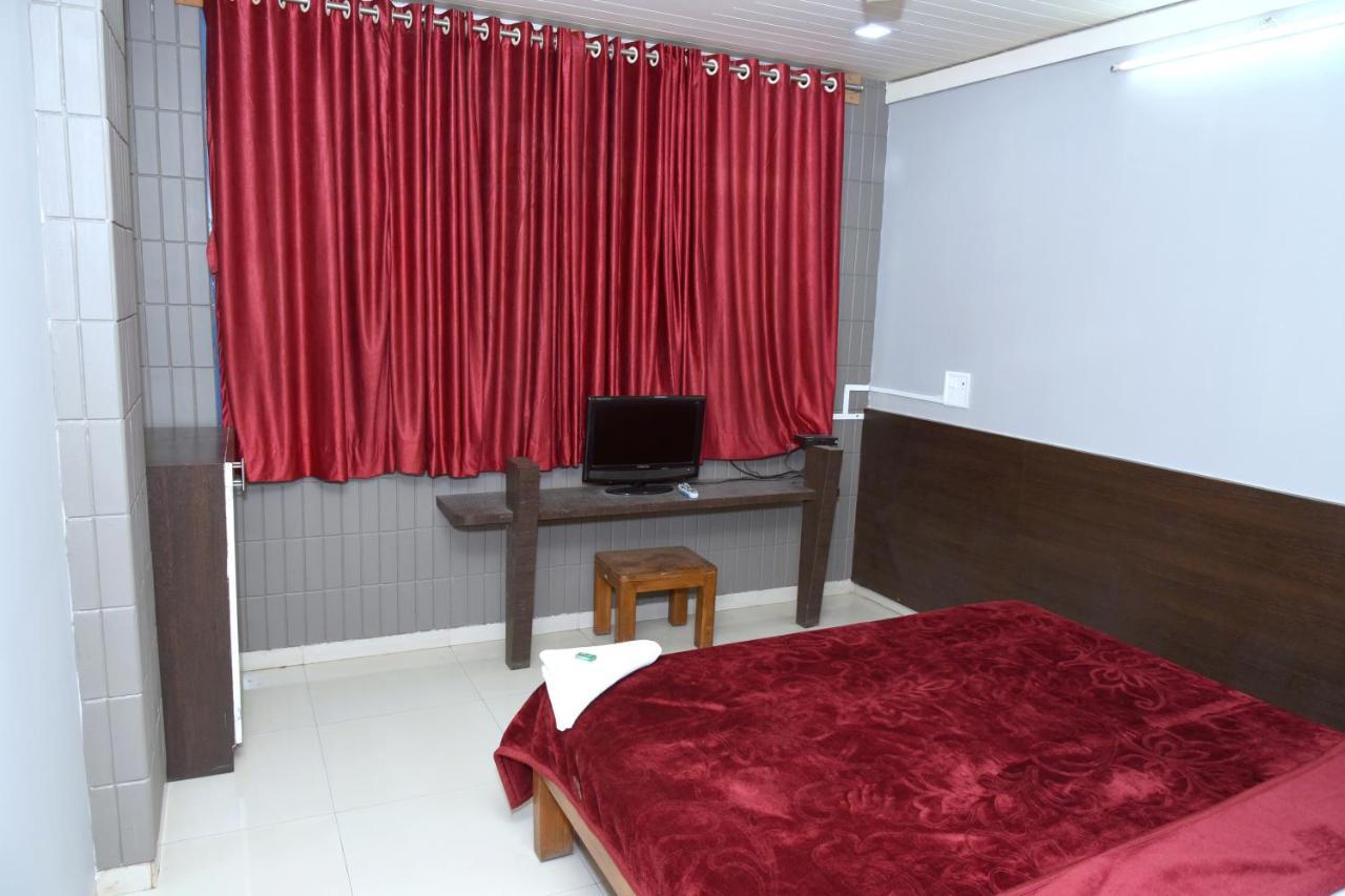Oyo 67509 Hotel Tukson Narayangaon Exterior foto