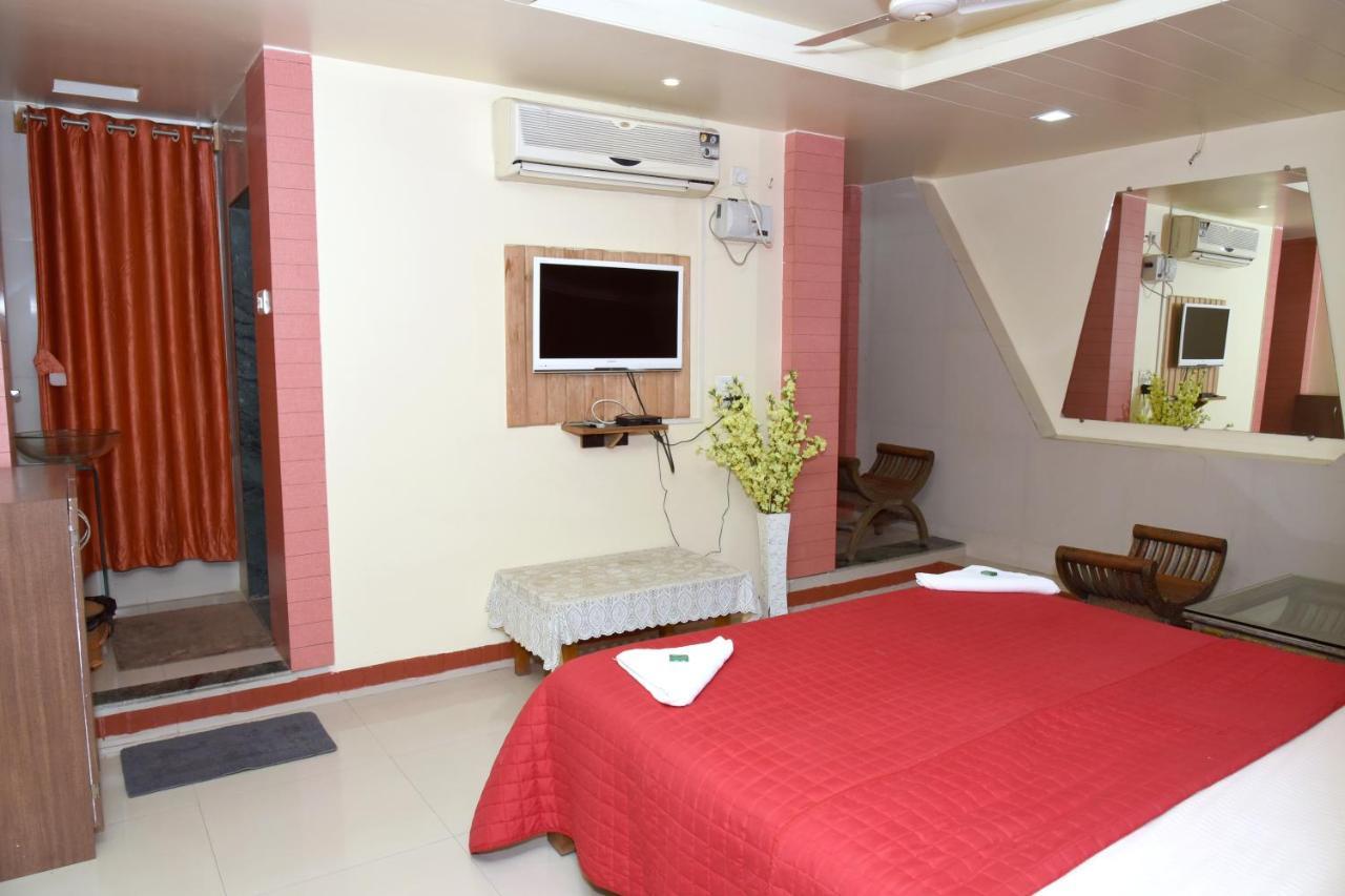 Oyo 67509 Hotel Tukson Narayangaon Exterior foto