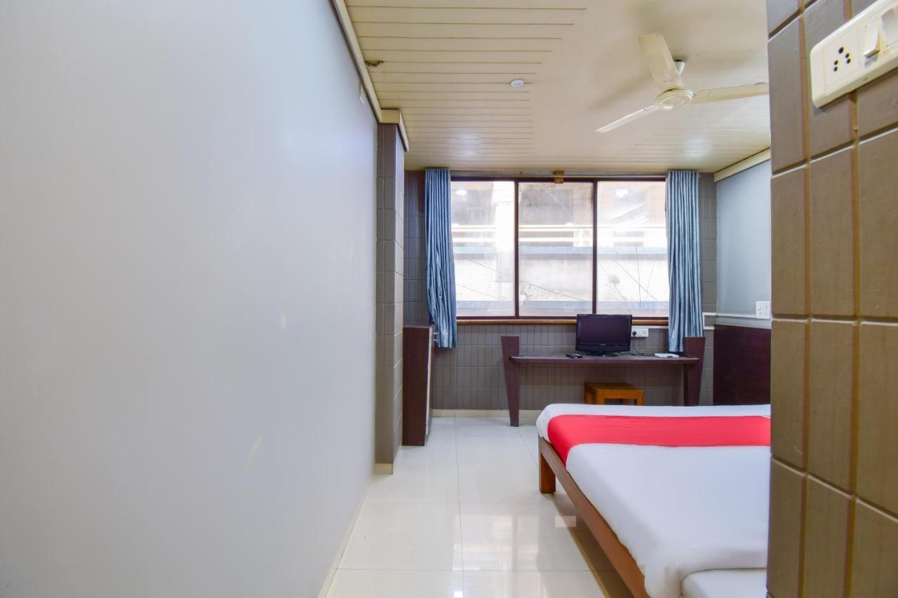Oyo 67509 Hotel Tukson Narayangaon Exterior foto