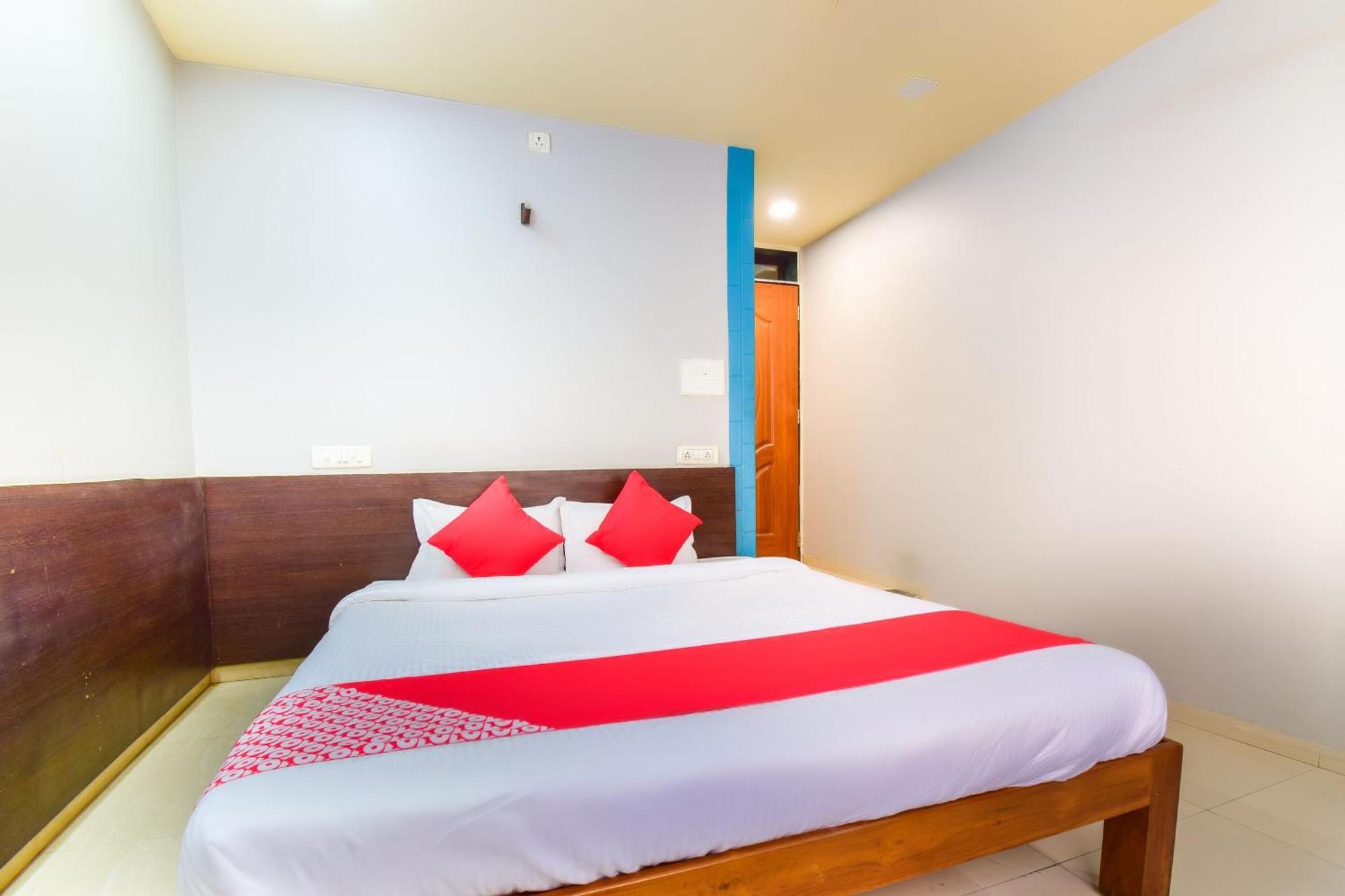 Oyo 67509 Hotel Tukson Narayangaon Exterior foto